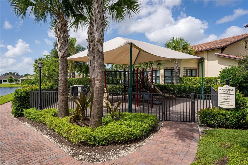9215 Shadow Oak LN-38