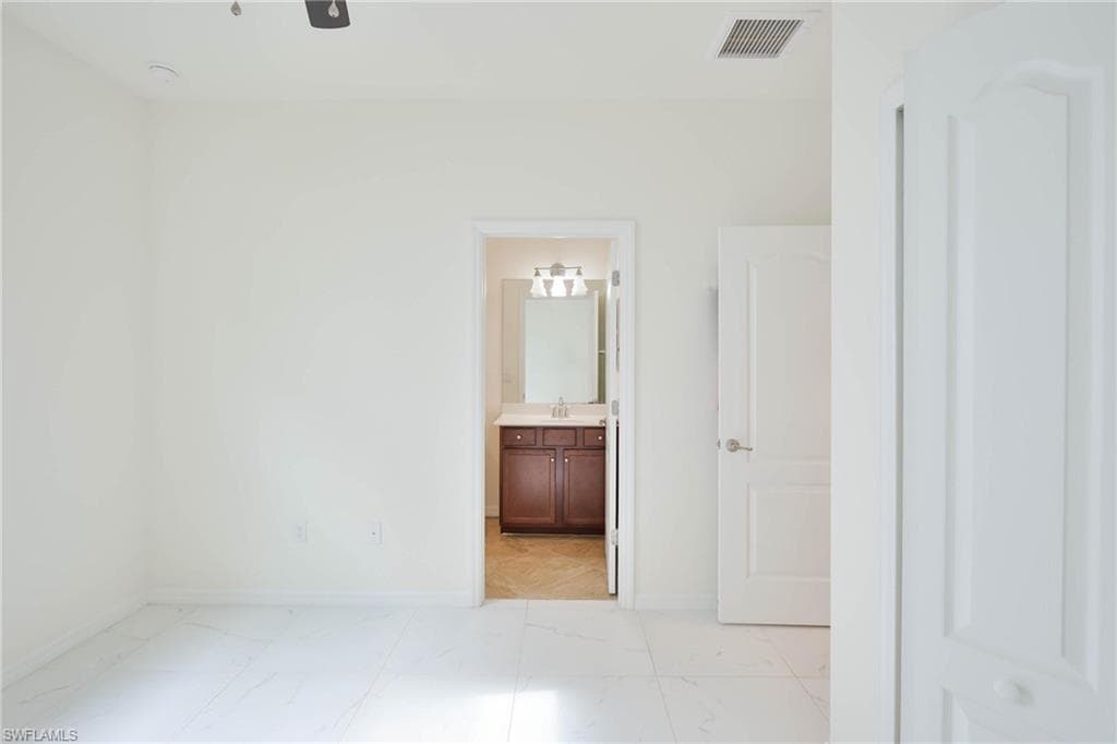 9215 Shadow Oak LN-18