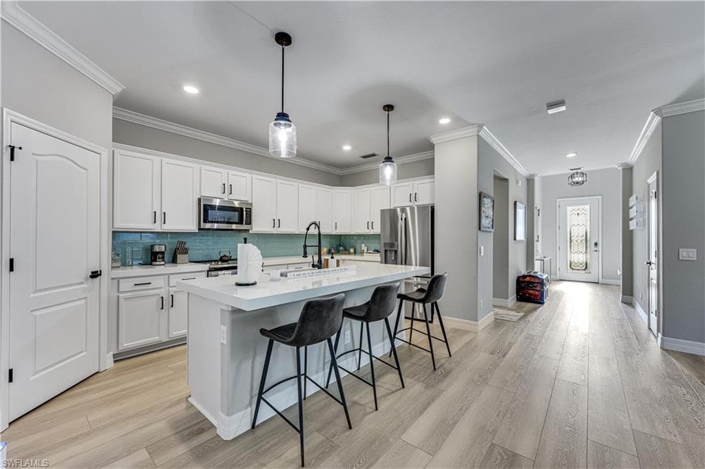 4331 Raffia Palm CIR-1