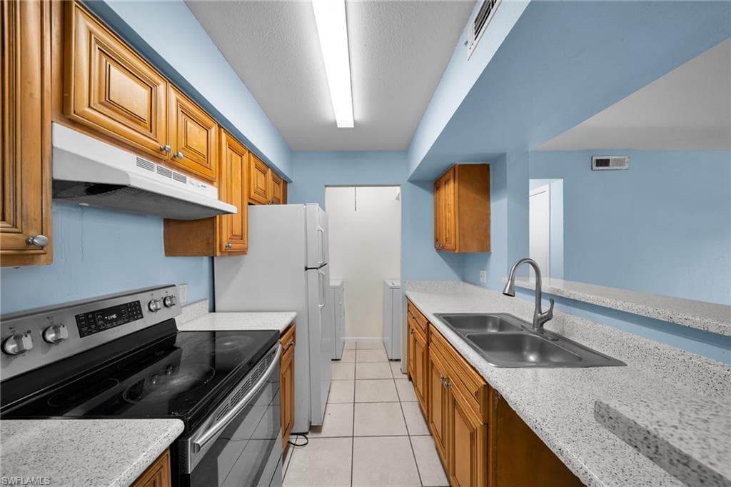 2885 Winkler AVE 612-7