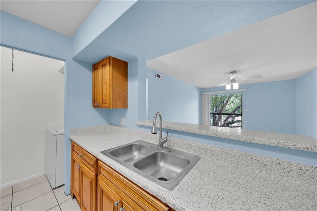 2885 Winkler AVE 612-9