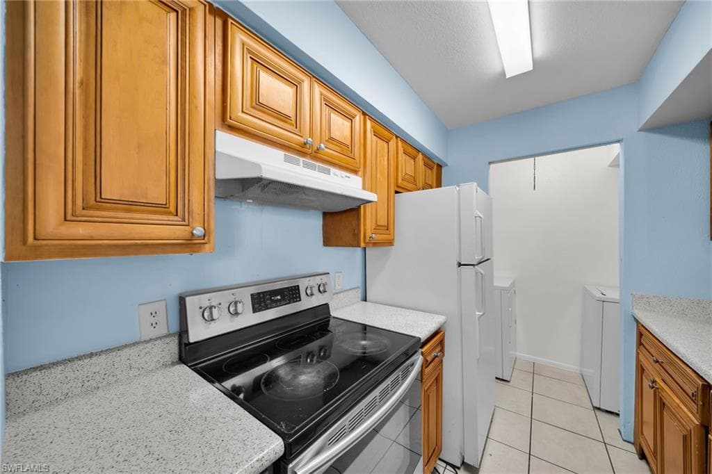 2885 Winkler AVE 612-8