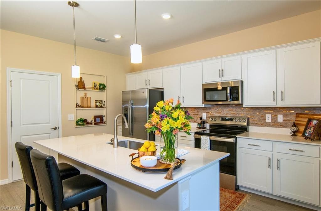 2433 Avocado LN-2