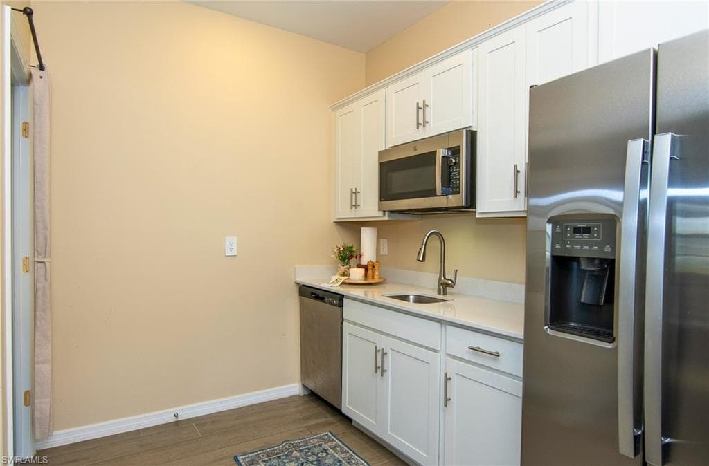 2433 Avocado LN-11