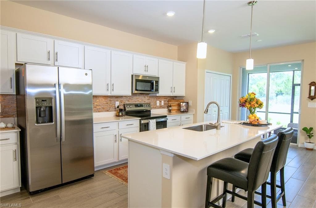 2433 Avocado LN-3