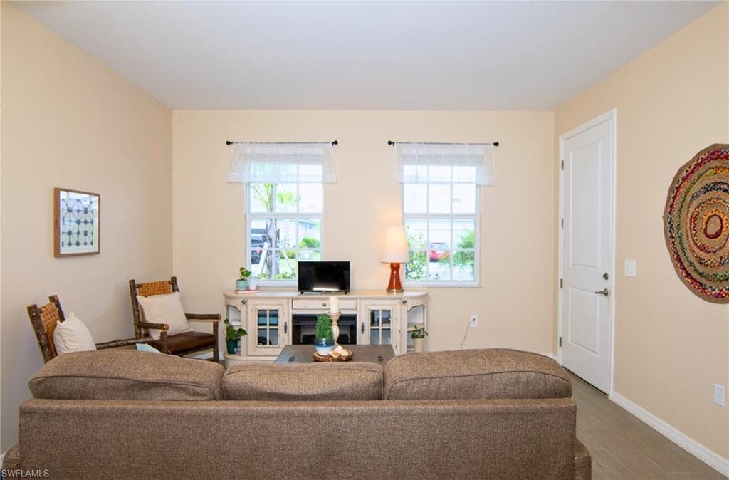 2433 Avocado LN-9