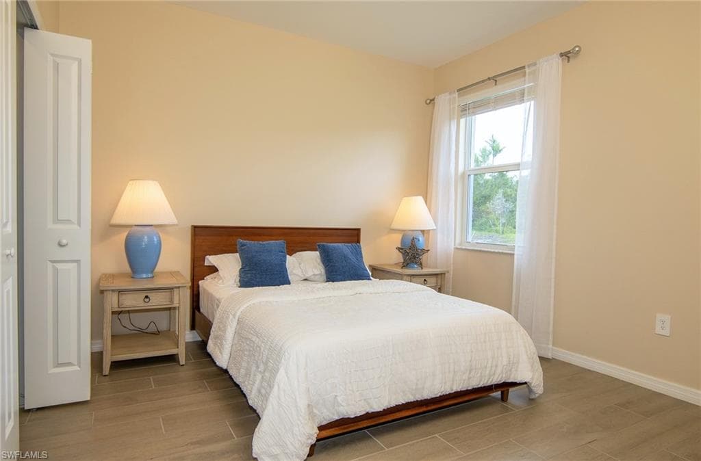 2433 Avocado LN-13