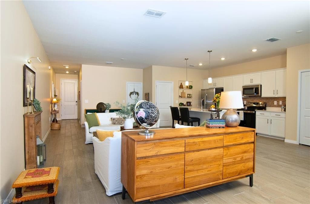 2433 Avocado LN-4