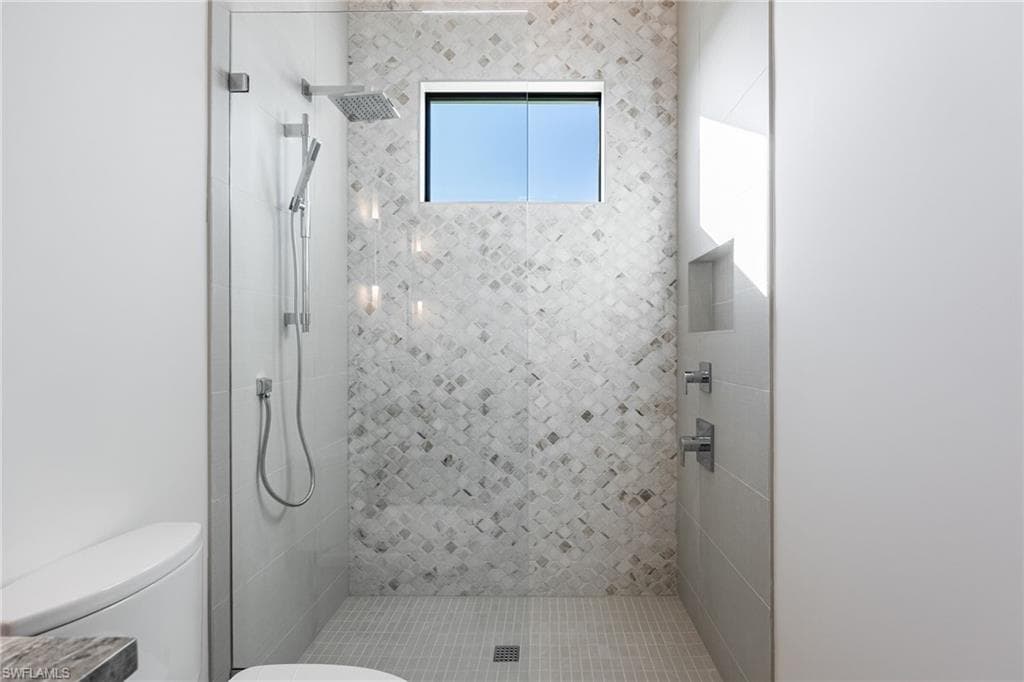 15850 Hampton View CT-36