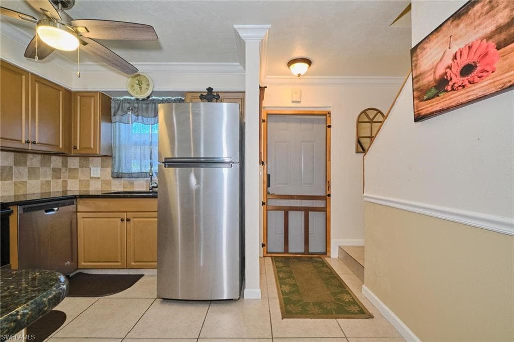 6777 Winkler RD 142-4