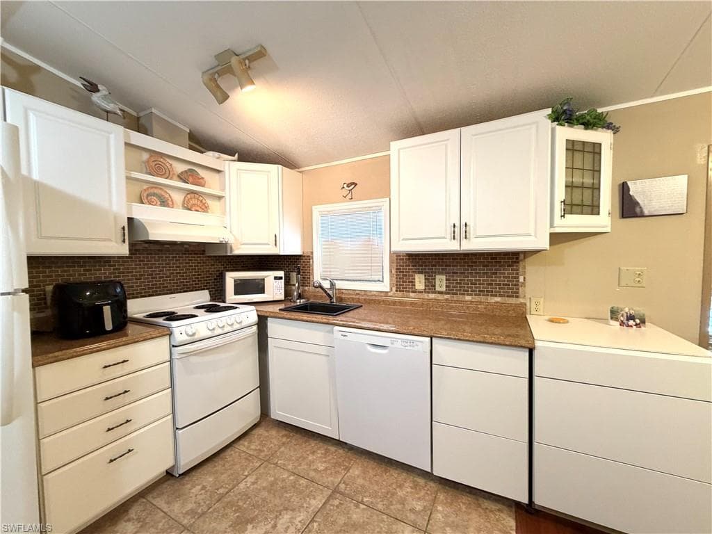 4591 Candlestick CT E-13