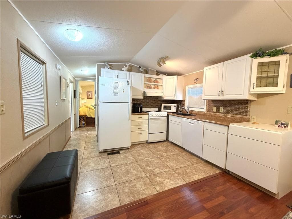 4591 Candlestick CT E-9