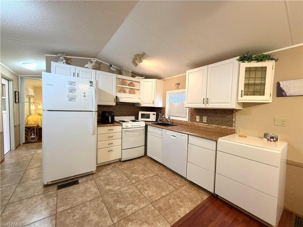 4591 Candlestick CT E-8