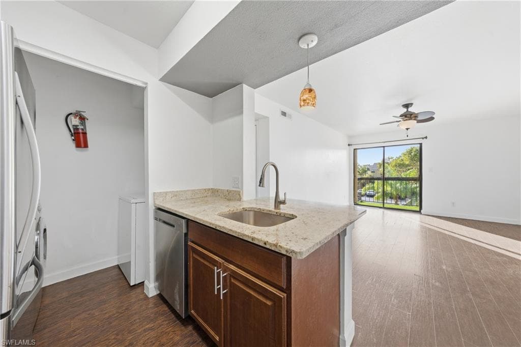 2925 Winkler AVE 920-9