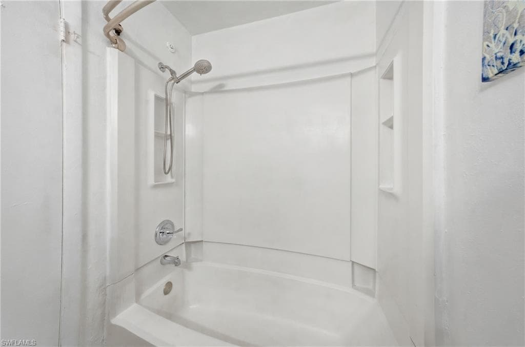 2925 Winkler AVE 920-18