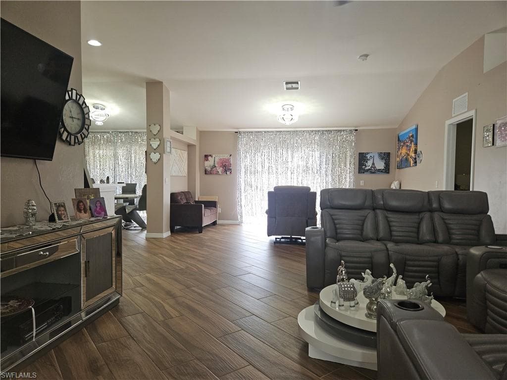 18300 Plumbago CT-9