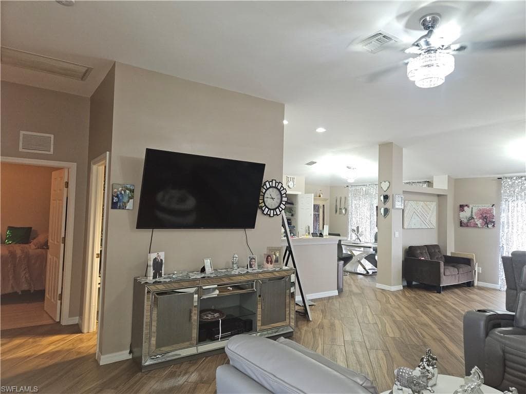 18300 Plumbago CT-8