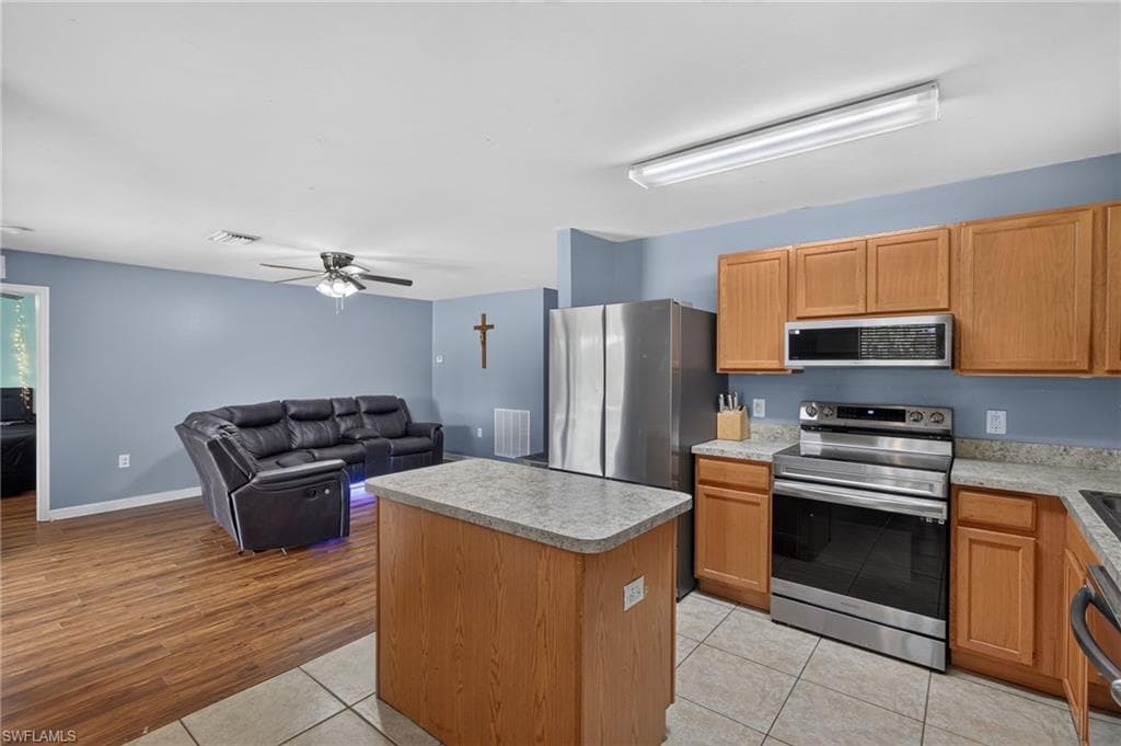 225 Shadow Lakes DR-10
