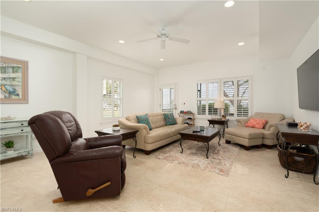 8550 Ebbtide WAY-44