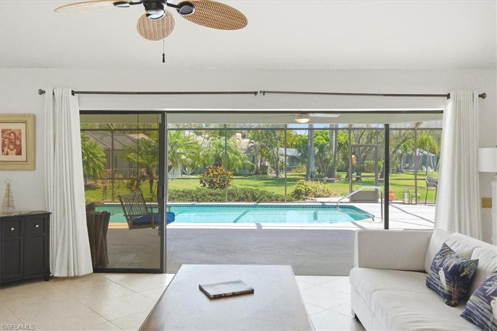 3852 Essex PL-27