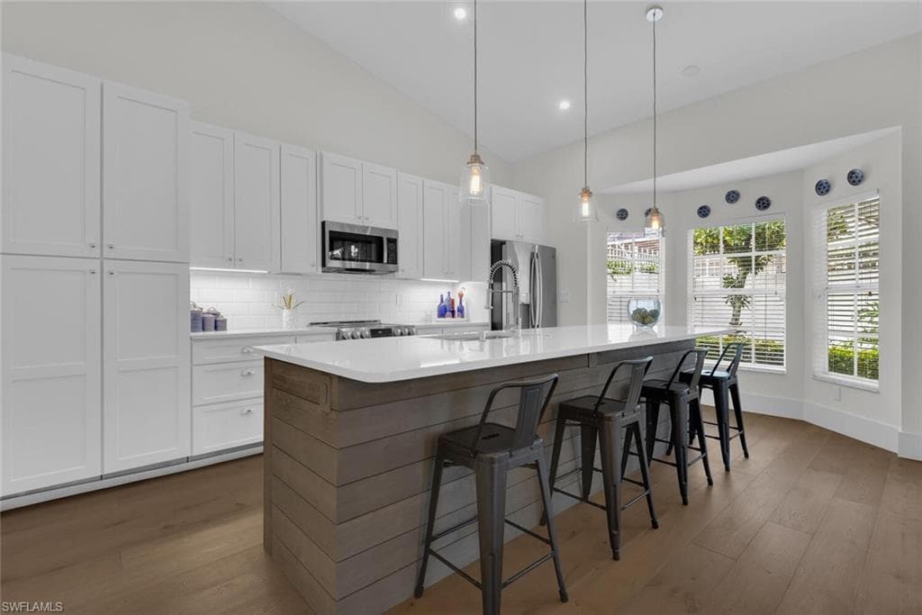 2124 Paget CIR 1-2