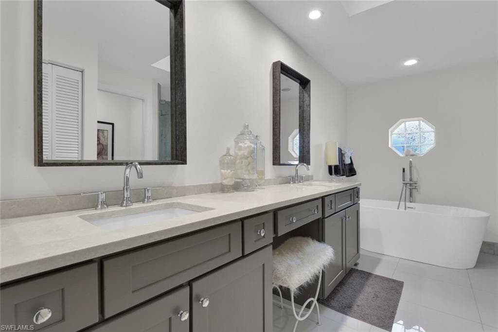 2124 Paget CIR 1-11