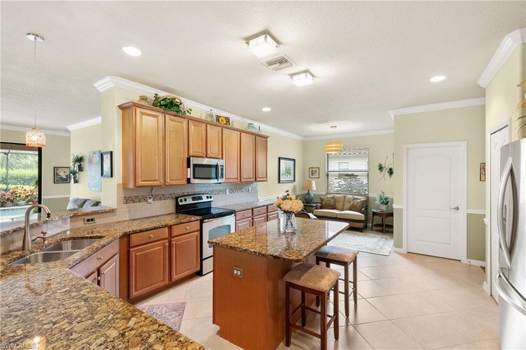 3934 Sapphire WAY-7