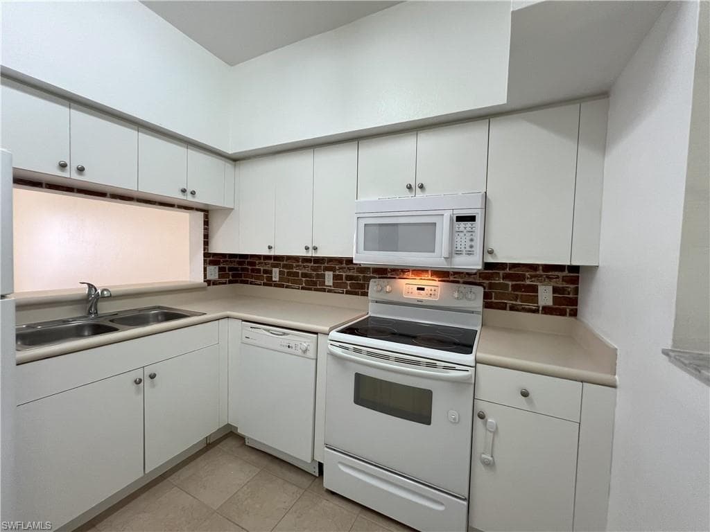 8407 Bernwood Cove LOOP 508-11