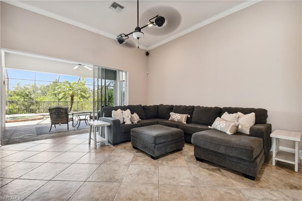 5742 Calmar Breeze LN-12
