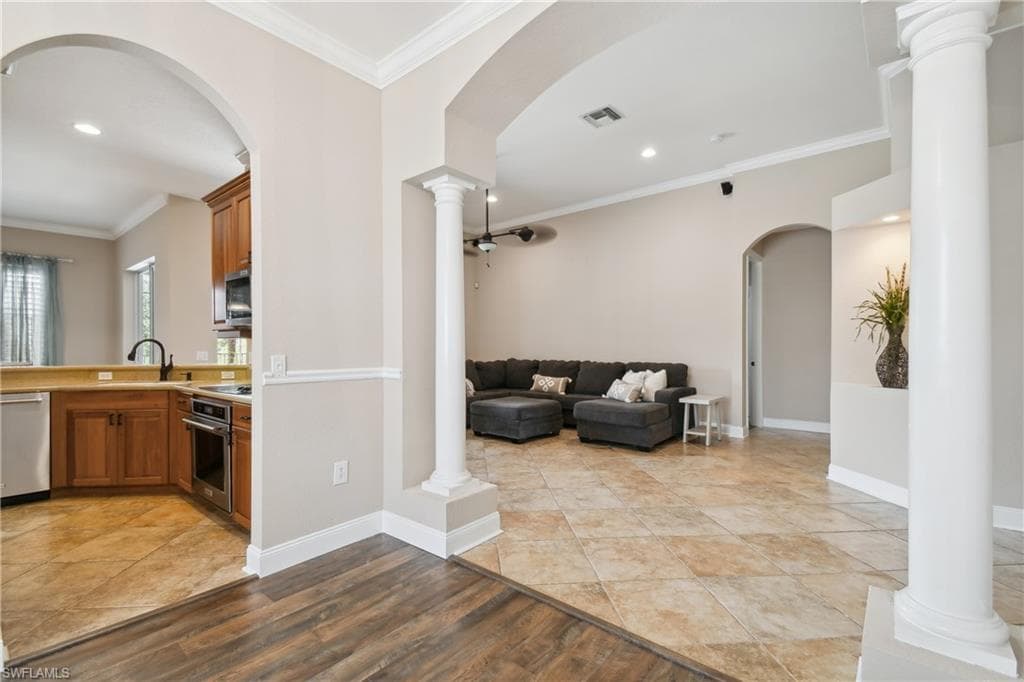 5742 Calmar Breeze LN-7