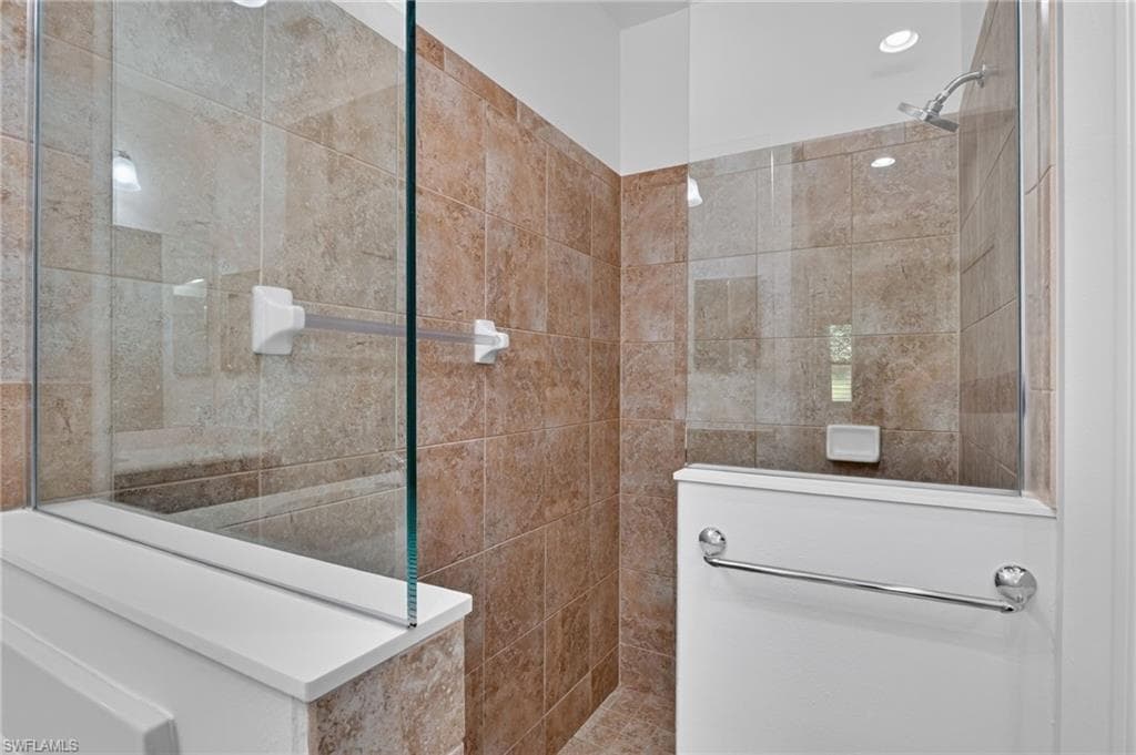 21567 Cascina DR-15
