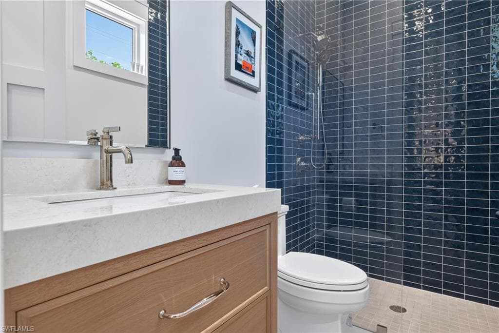 11516 Andy Rosse LN-33