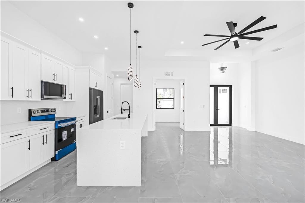 716 Connecticut LN-7