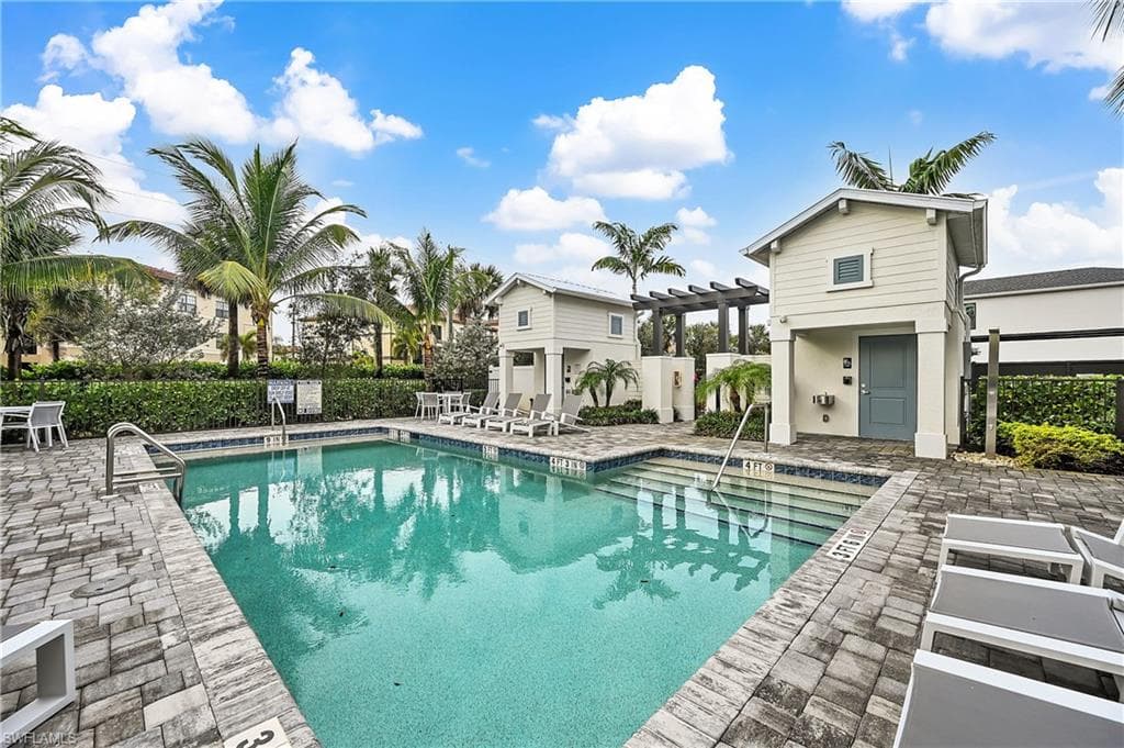 13081 Pembroke DR-13