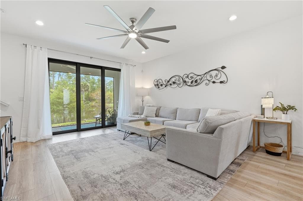 13081 Pembroke DR-17