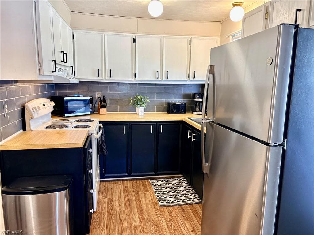 2790 Indianwood DR-6