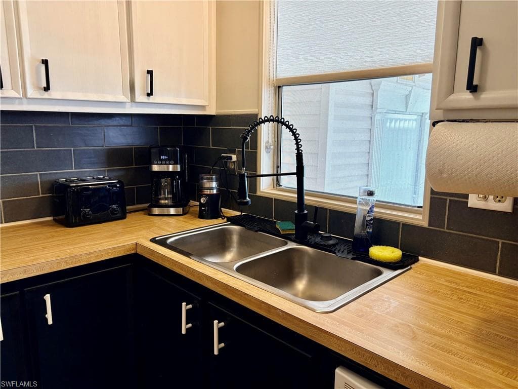 2790 Indianwood DR-7