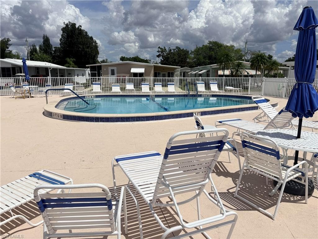2790 Indianwood DR-32