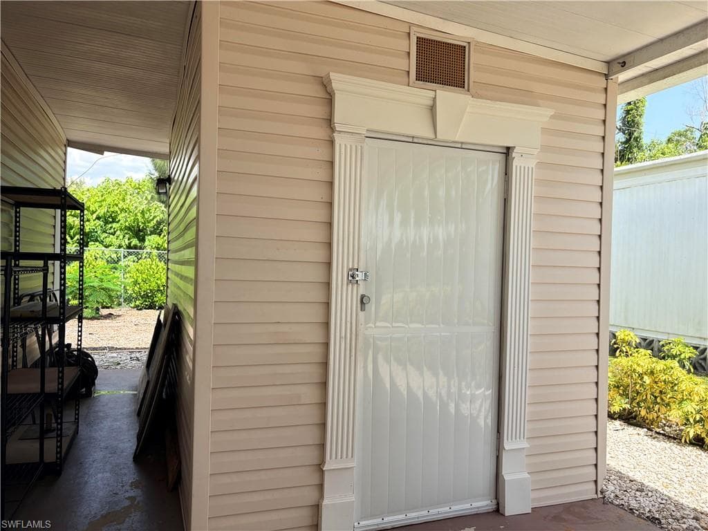 2790 Indianwood DR-28