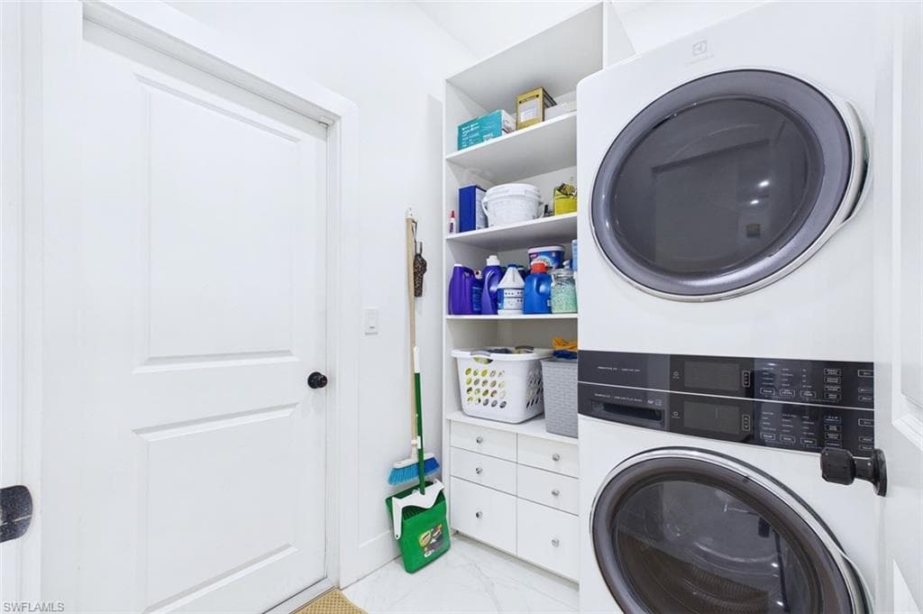 621 Tomasello DR-36