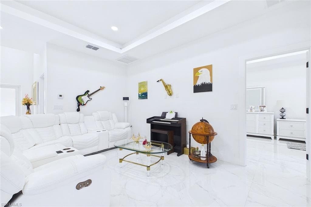621 Tomasello DR-9