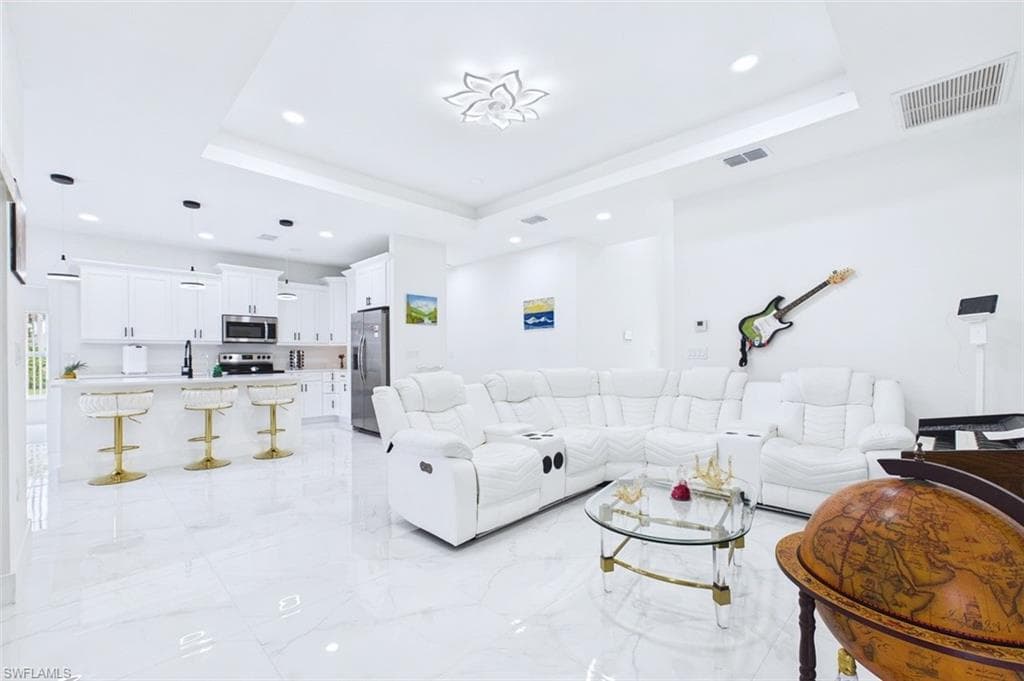 621 Tomasello DR-10