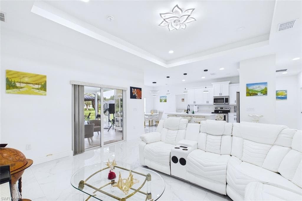 621 Tomasello DR-11