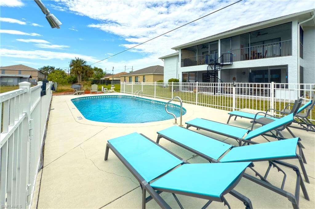 1203 SW 48th TER 201-33