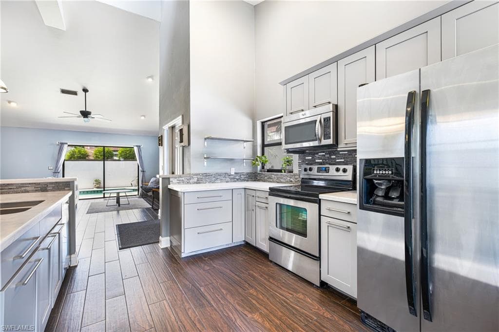5501 Harbour Castle DR-18