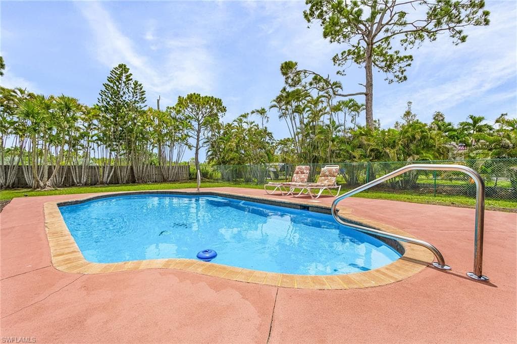 15474 Pembrooke RD-6