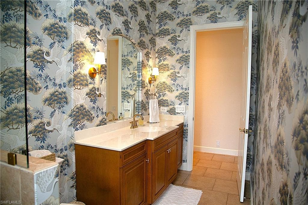 15200 Blackhawk DR-28