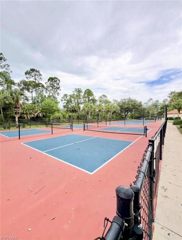 517 Robin Hood CIR 101-32