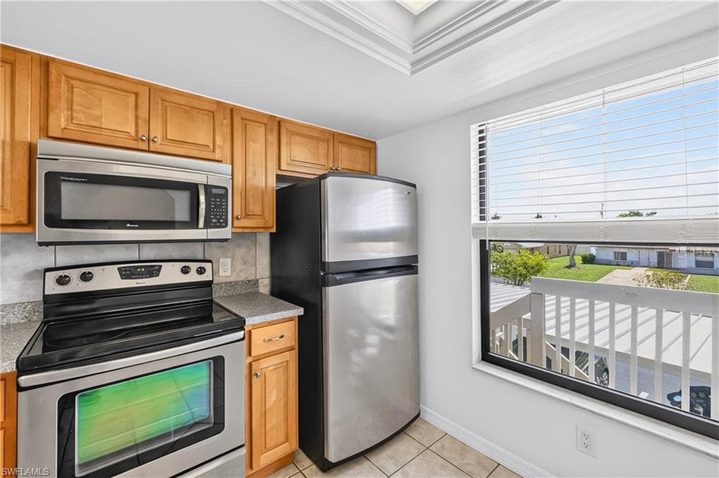 4708 SW 8th PL 201-6