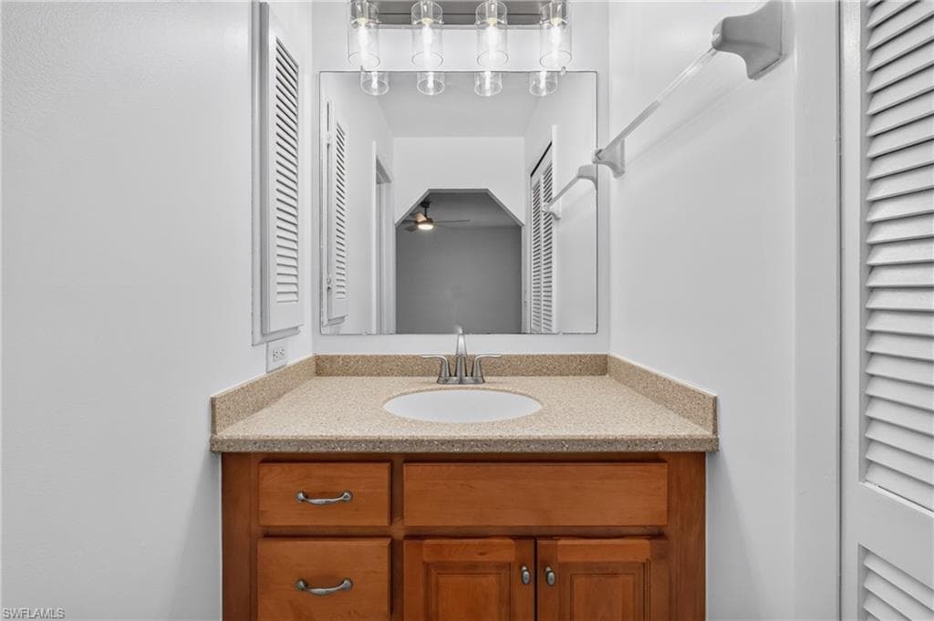 4708 SW 8th PL 201-25